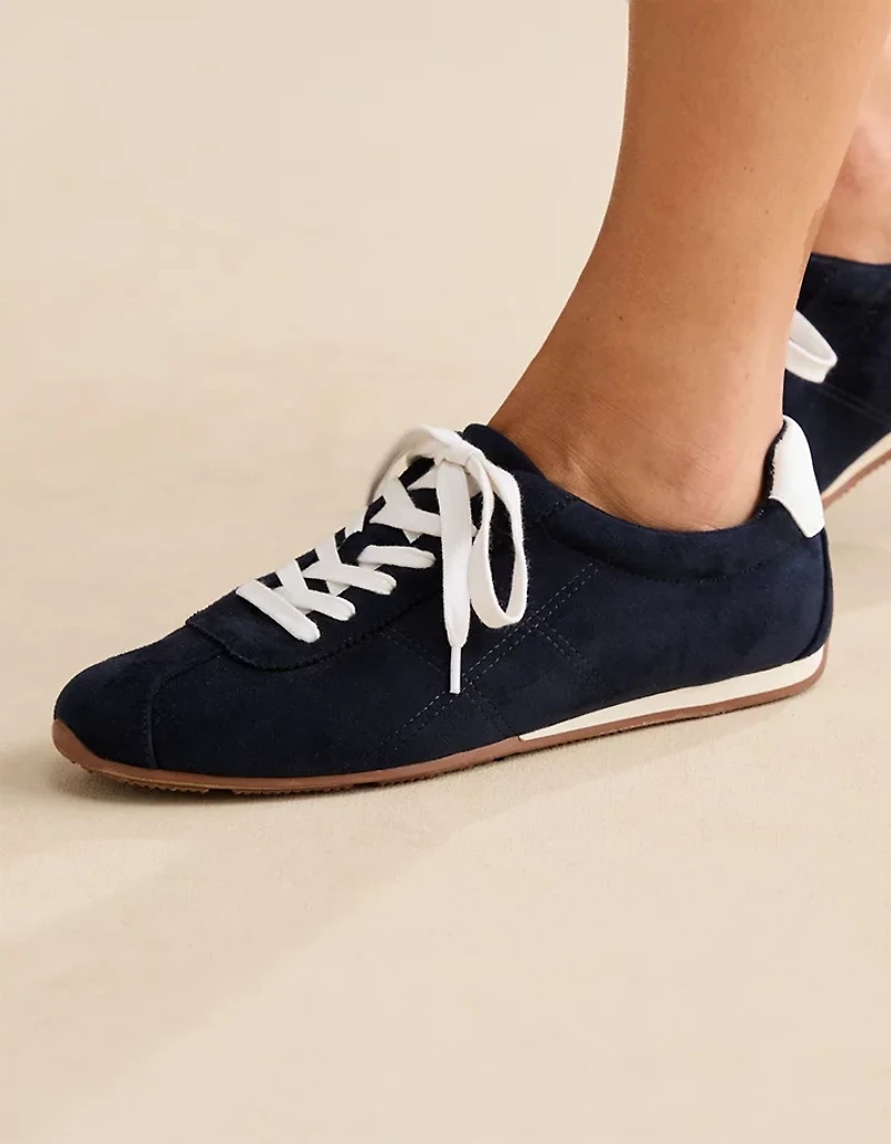 AE Low Pro Runner Sneaker