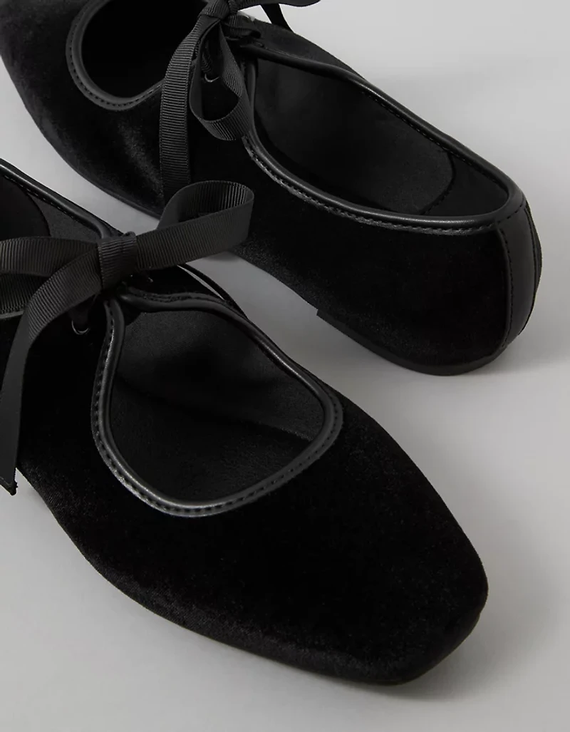 Chaussure à talon plat style Charles IX boucle AE