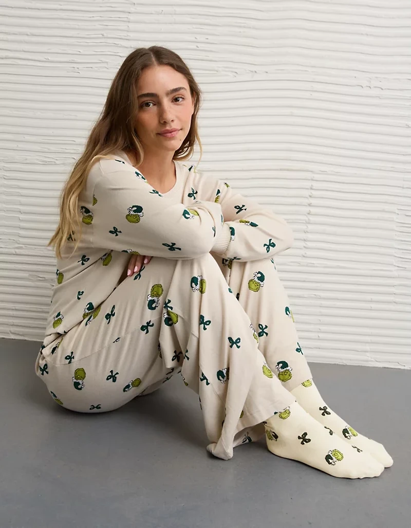 AE Grinch Ruffle Crew Socks