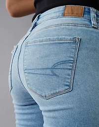 Jean seconde peau à jambe légèrement évasée déchiré et taille haute Next Level AE