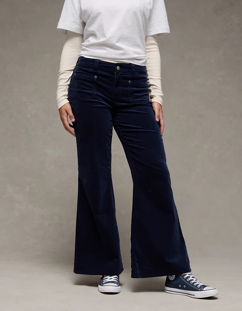 Pantalon à jambe évasée taille haute en velours côtelé AE