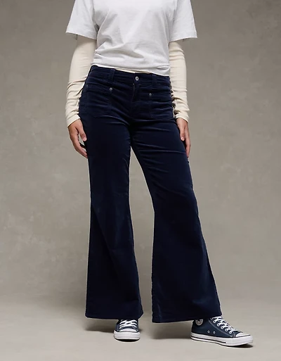 Pantalon à jambe évasée taille haute en velours côtelé AE