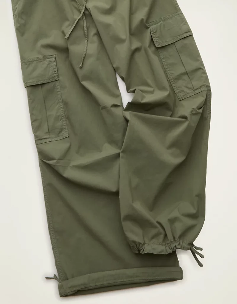 AE Low-Rise Baggy Cargo Parachute Pant