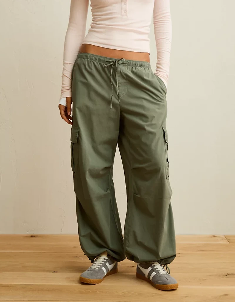 AE Low-Rise Baggy Cargo Parachute Pant