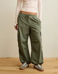 AE Low-Rise Baggy Cargo Parachute Pant