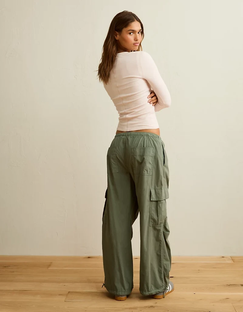 AE Low-Rise Baggy Cargo Parachute Pant