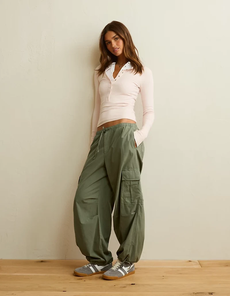 AE Low-Rise Baggy Cargo Parachute Pant