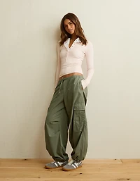 AE Low-Rise Baggy Cargo Parachute Pant