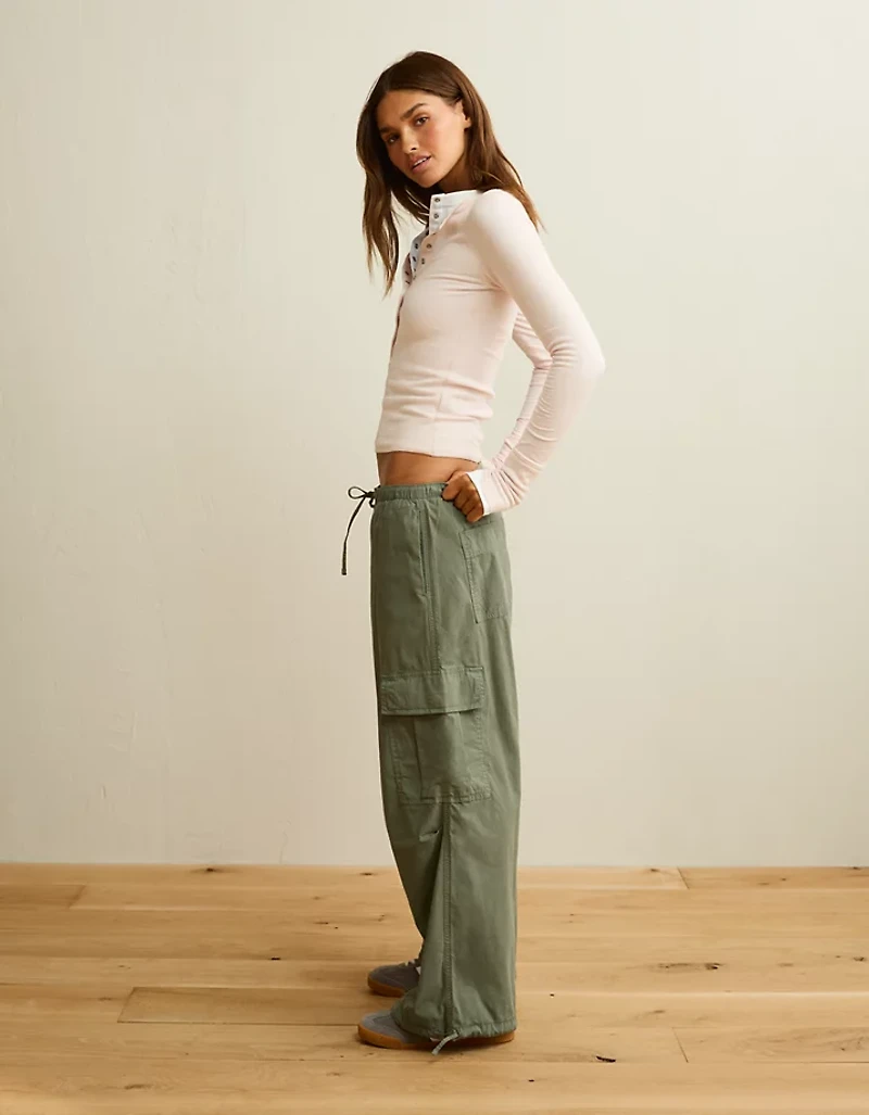 AE Low-Rise Baggy Cargo Parachute Pant