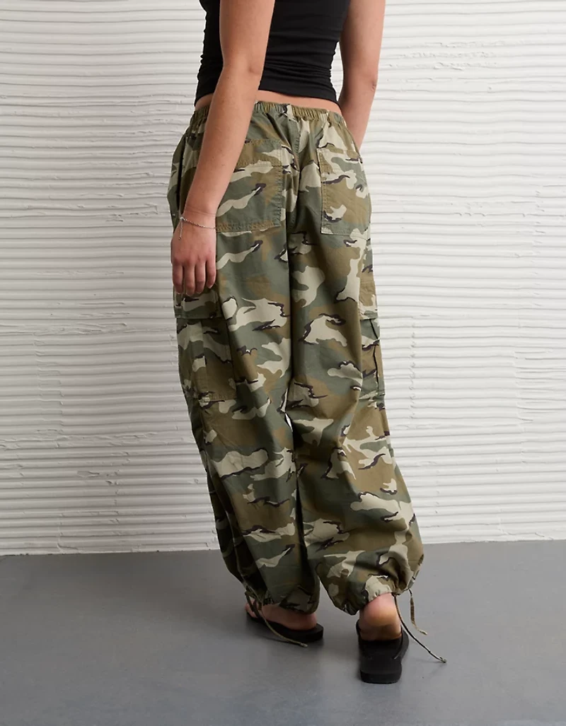 AE Low-Rise Baggy Cargo Parachute Pant