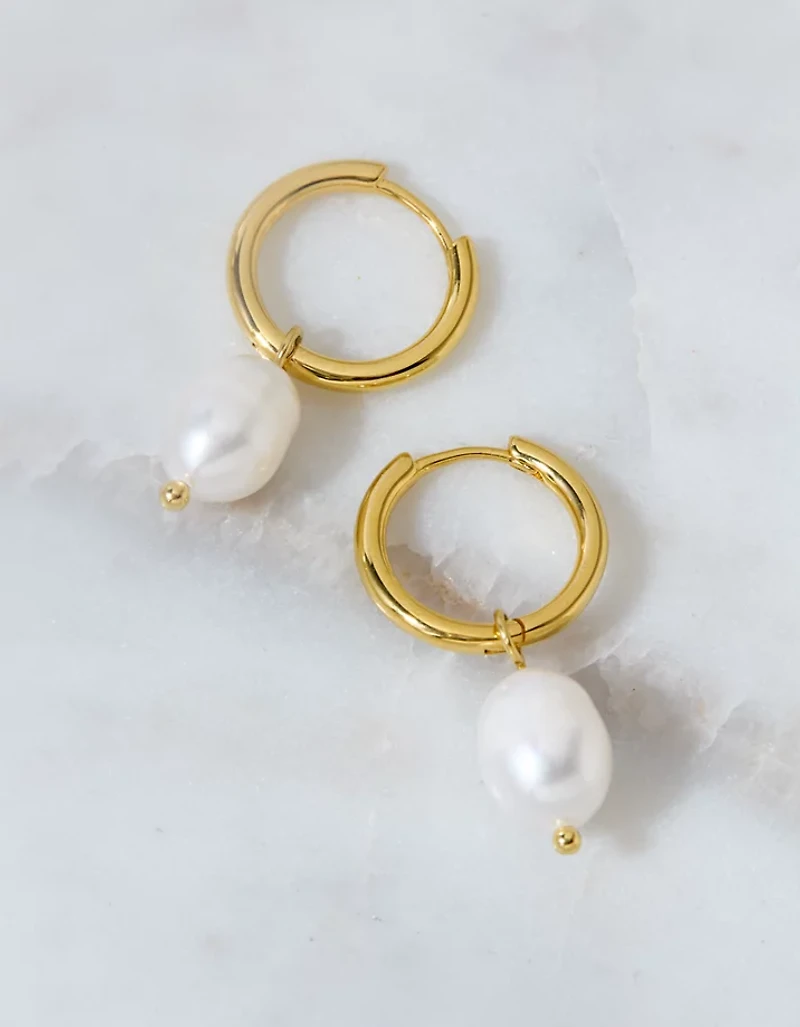 Petites créoles avec perles plaquées or 14 carats de la collection Keepers AEO