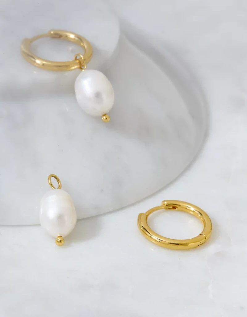 Petites créoles avec perles plaquées or 14 carats de la collection Keepers AEO