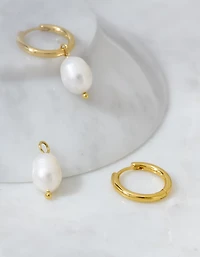 Petites créoles avec perles plaquées or 14 carats de la collection Keepers AEO