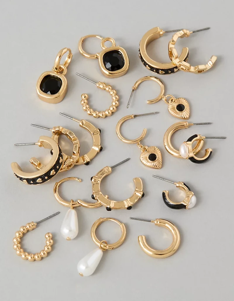 Lot de neuf paires de boucles d’oreille dorées et noires AEO