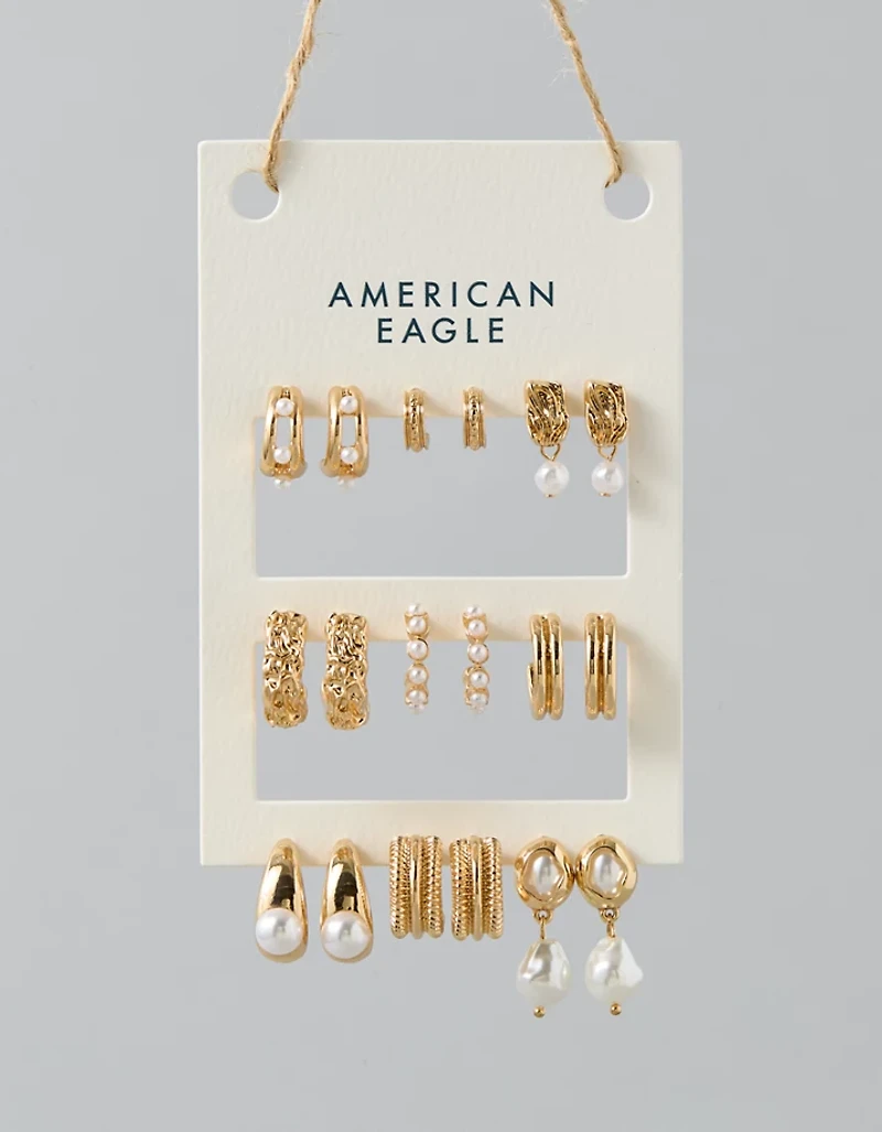 Lot de neuf paires de boucles d’oreille dorées et à perles AE