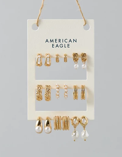 Lot de neuf paires de boucles d’oreille dorées et à perles AE