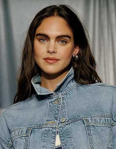 Emballage de neuf paires de boucles d’oreille avec boucles argentées AE