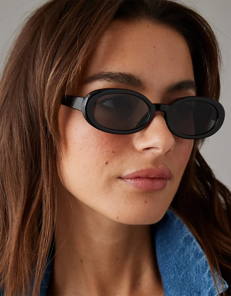 Lunettes de soleil ovales noires AE
