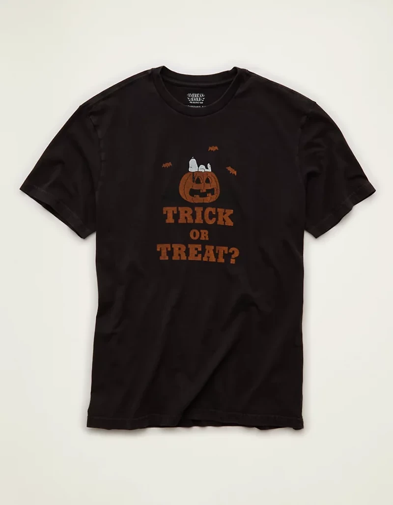 AE Standard Fit Snoopy Halloween Graphic T-Shirt
