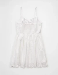 Minirobe brodée à encolure en V AE