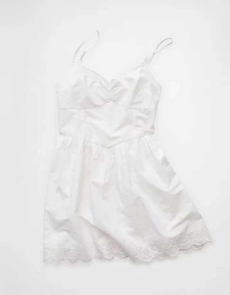 Minirobe brodée à encolure en V AE