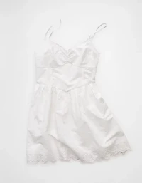 Minirobe brodée à encolure en V AE