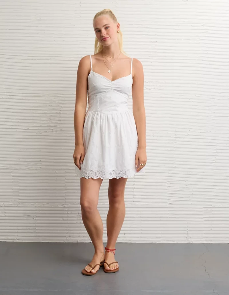 Minirobe brodée à encolure en V AE