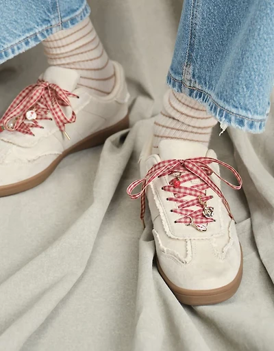 Ensemble de breloques et lacet en guingan AE