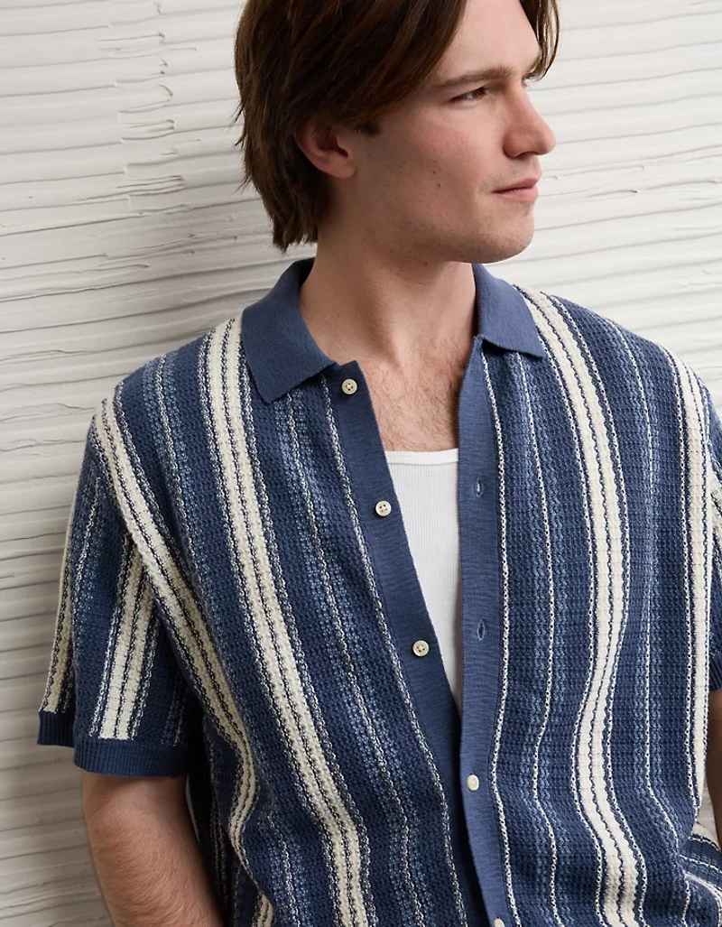 Polo en tricot boutonné et rayé AE