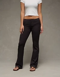Pantalon à taille très basse et jambe semi-évasée AE