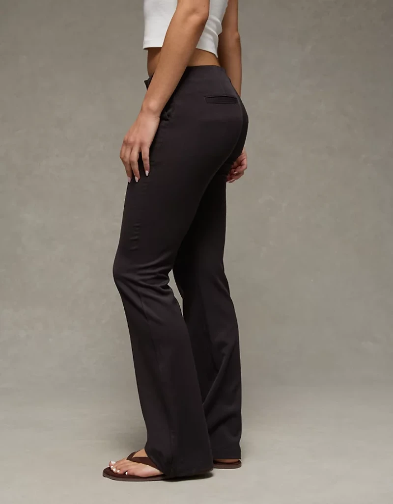 Pantalon à taille très basse et jambe semi-évasée AE