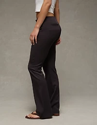 Pantalon à taille très basse et jambe semi-évasée AE