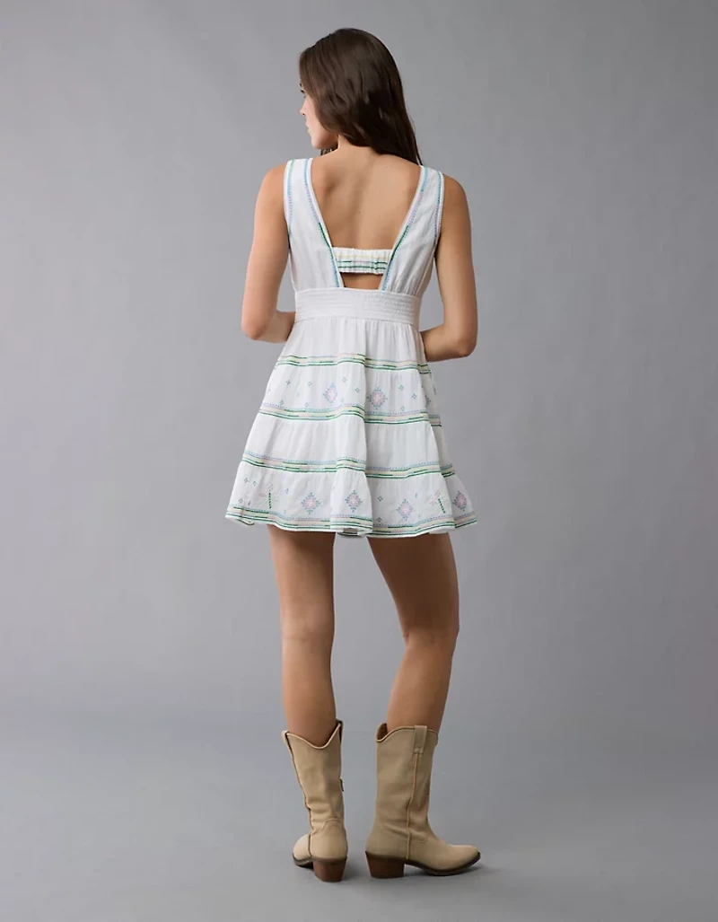 Minirobe brodée à encolure en V AE
