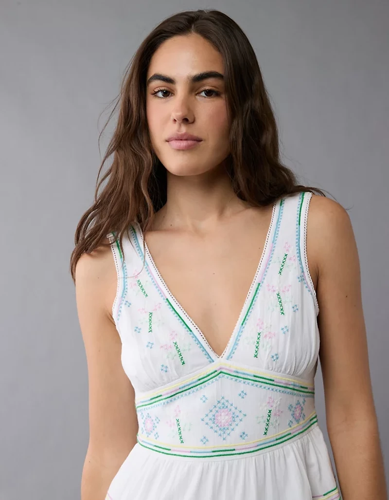 Minirobe brodée à encolure en V AE
