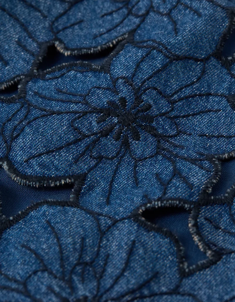Minirobe tube en denim à motif floral AE