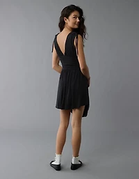 Minirobe à corsage cintré encolure en V AE