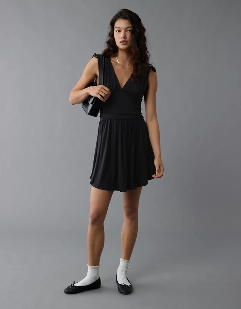 Minirobe à corsage cintré encolure en V AE