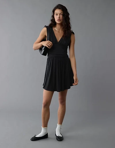Minirobe à corsage cintré encolure en V AE