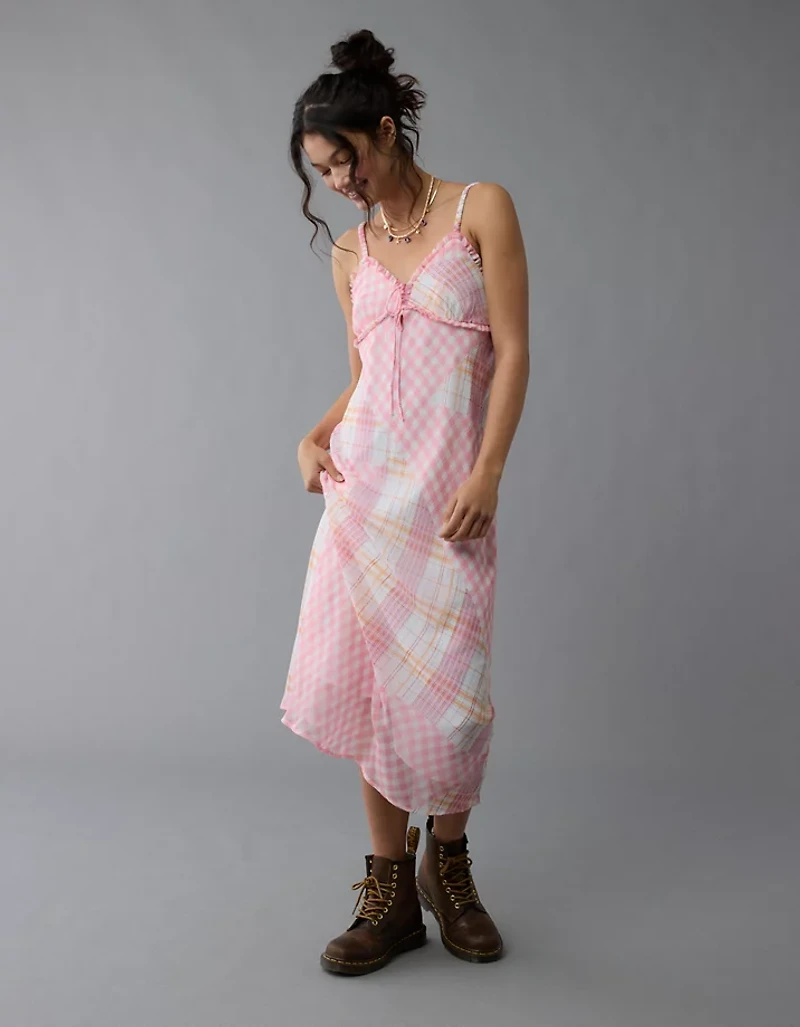 Robe à bretelles mi-longue avec encolure en V et volants AE