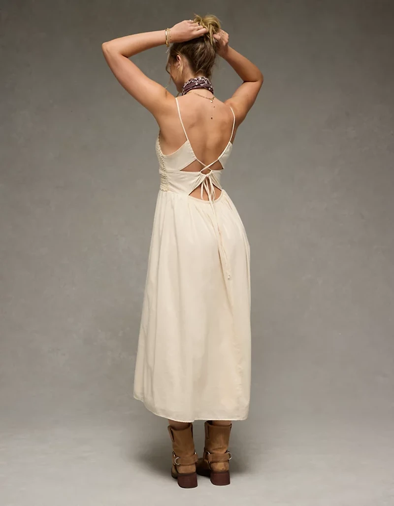 Robe mi-longue au crochet à encolure en V AE