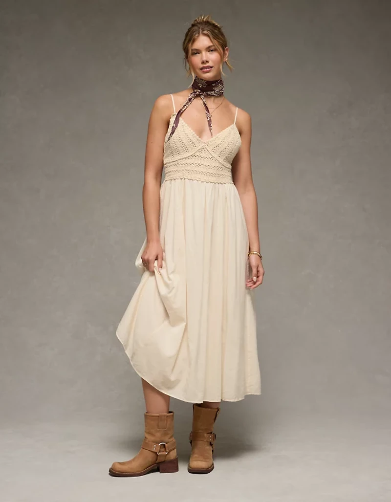 Robe mi-longue au crochet à encolure en V AE