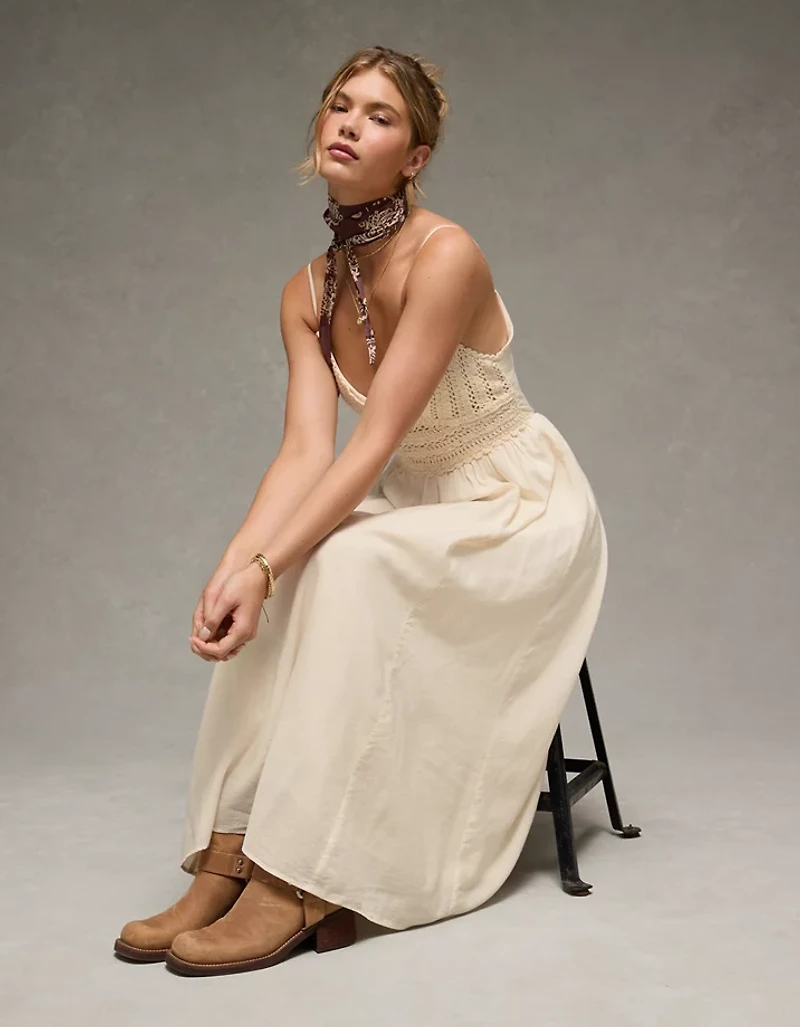 Robe mi-longue au crochet à encolure en V AE