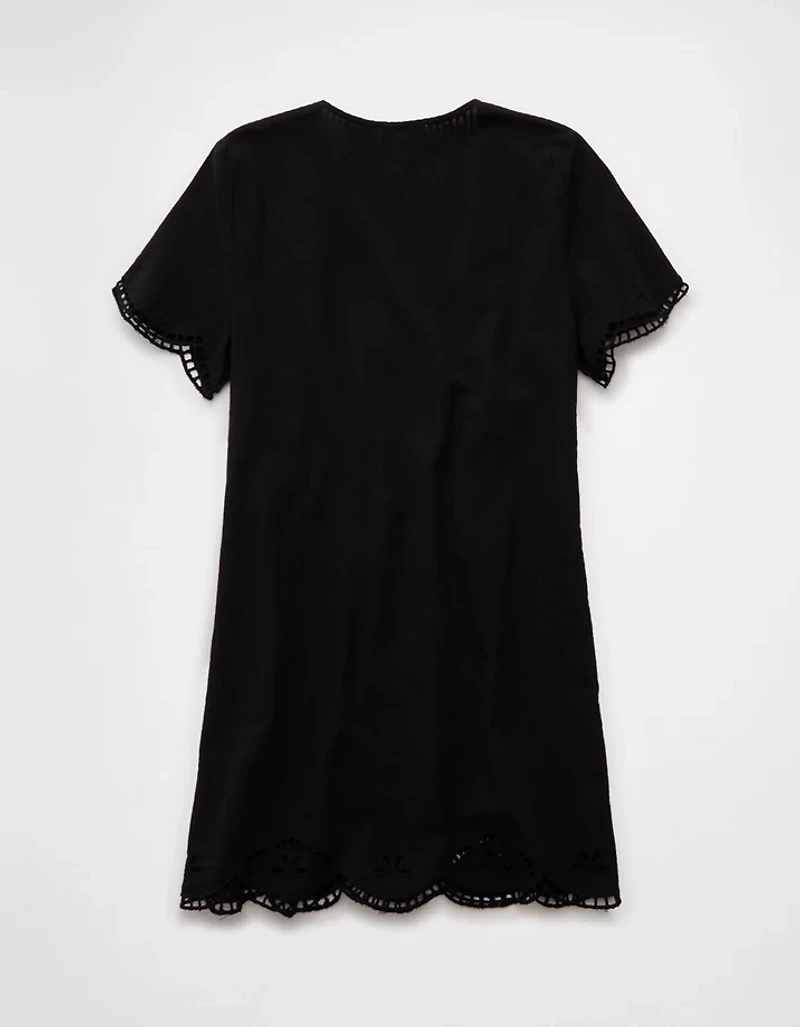 Robe fourreau brodée à encolure en V AE