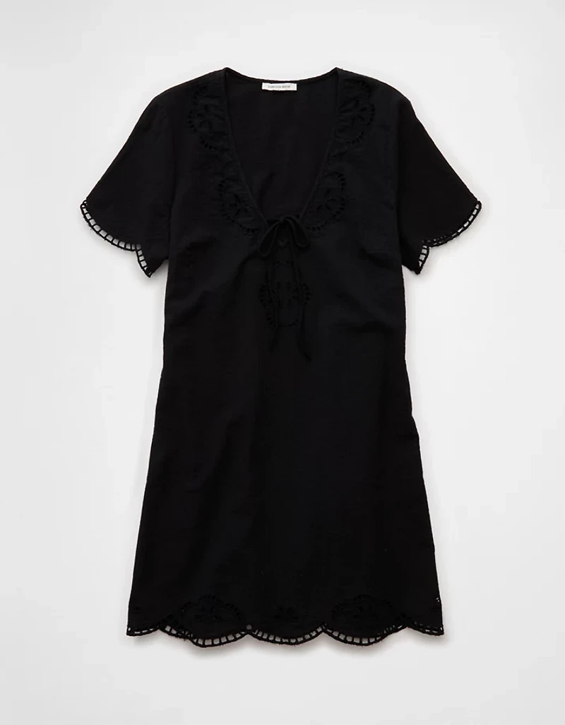 Robe fourreau brodée à encolure en V AE
