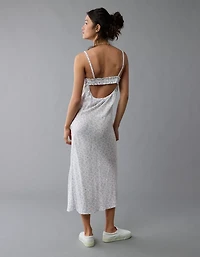 Robe à bretelles mi-longue avec encolure en V et volants AE