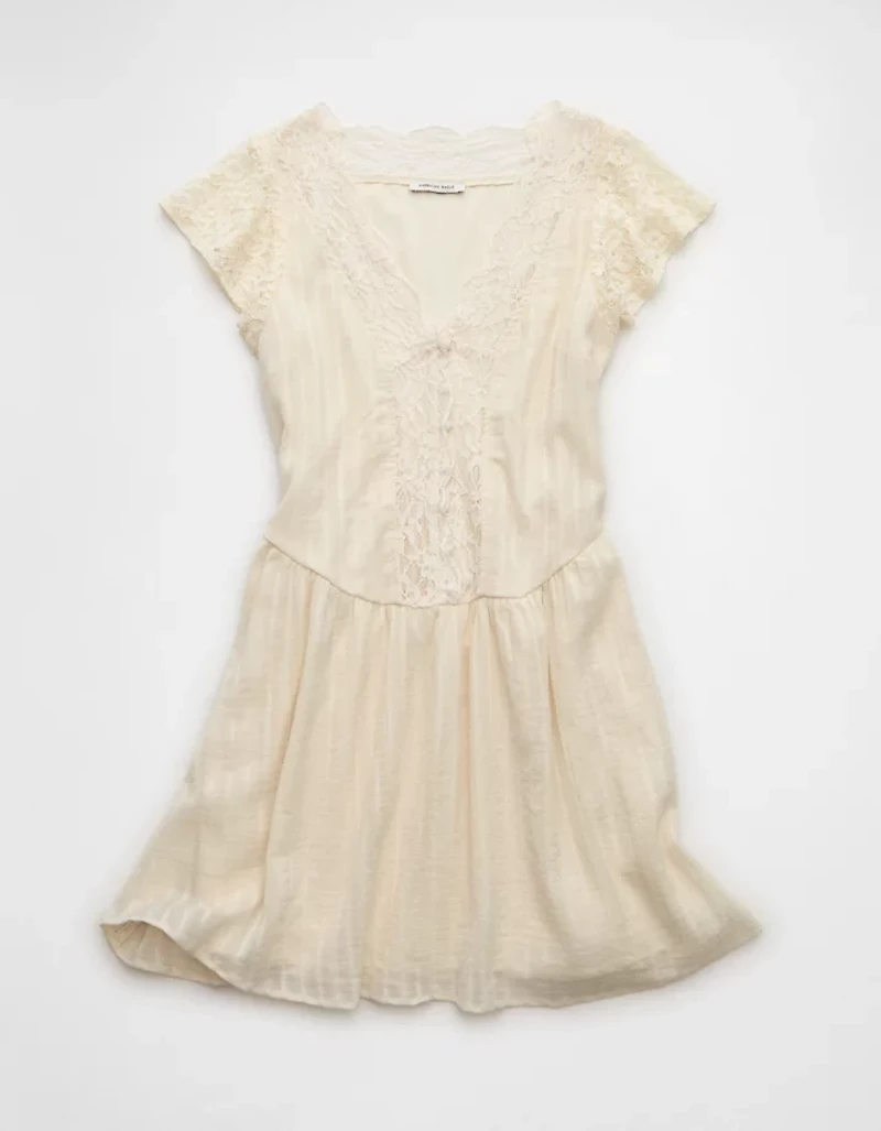 Minirobe à encolure en V et manches courtes AE