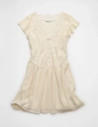 Minirobe à encolure en V et manches courtes AE