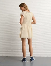 Minirobe à encolure en V et manches courtes AE