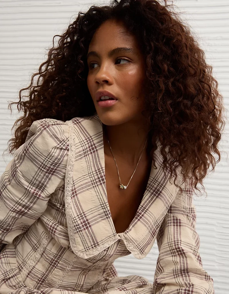 Minirobe à col avec dentelle manches longues AE