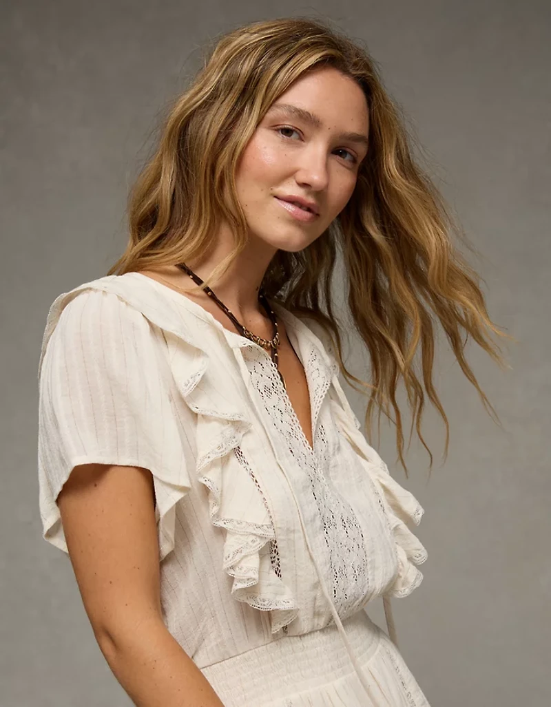 Minirobe avec encolure en V et volants AE